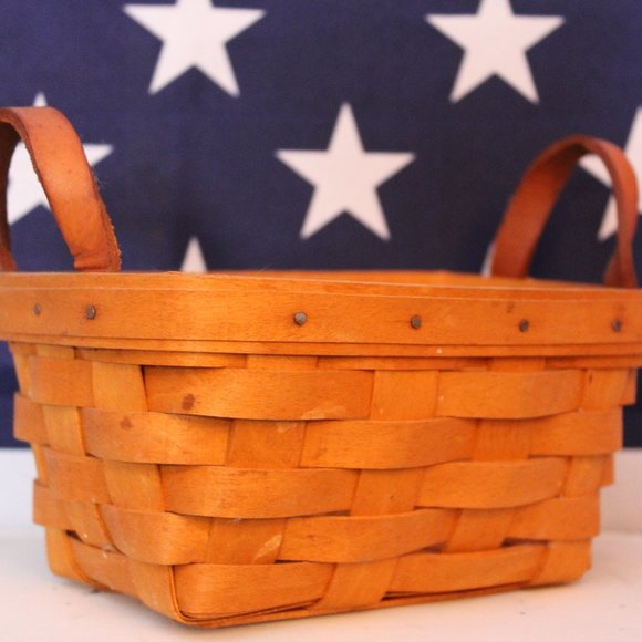 Longaberger 7 in Leather Handled Basket with Plastic Tray Insert - Picture 2 of 7